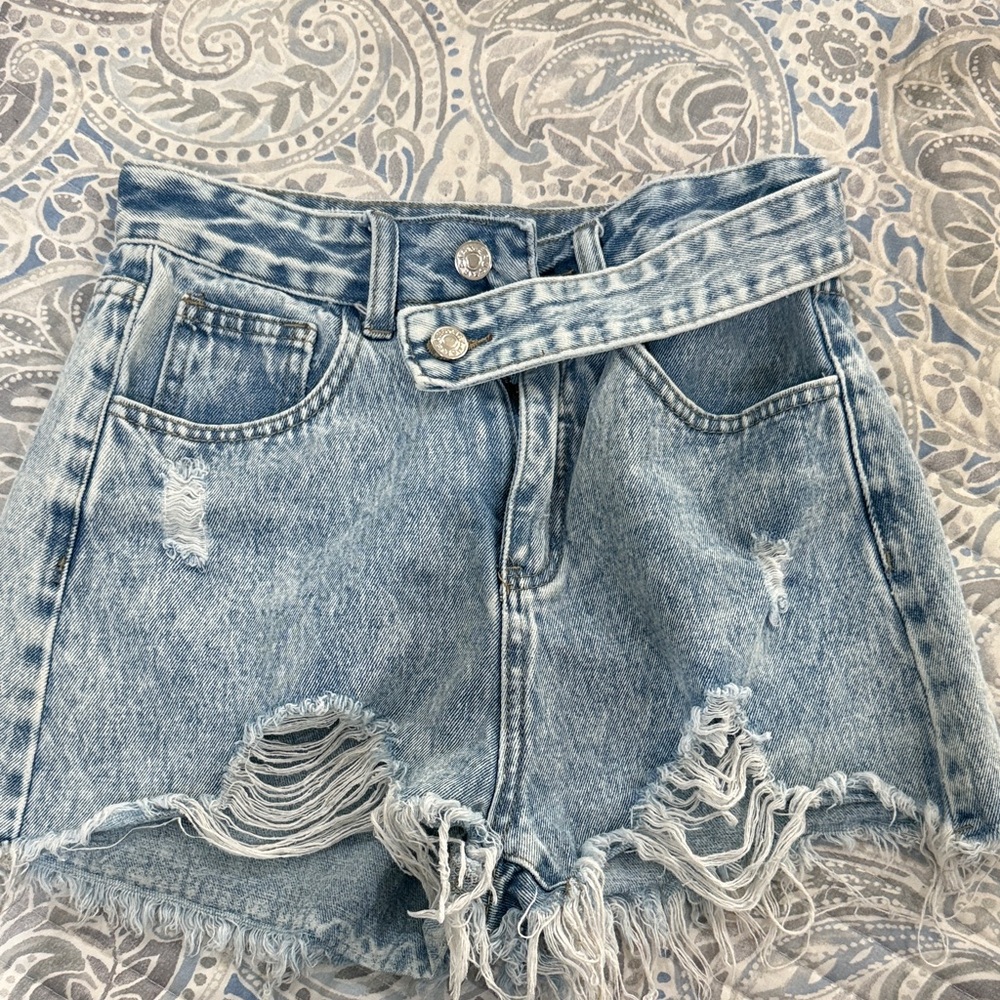SHEIN Light Blue Frayed Hem Jean Shorts